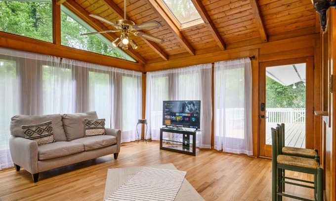 Marietta Maison | Enjoy This Roomy Cabin Style 5BR With A Pool Table