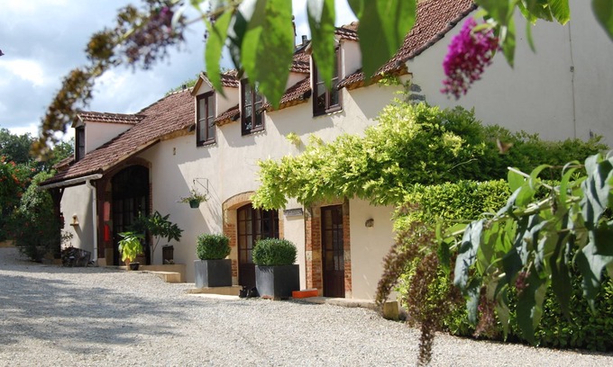 Montgesty Cottage | Profitez de vos vacances dans un gîte de charme avec une grande piscine dans le sud-ouest de la France