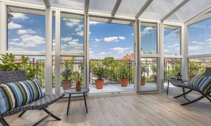 Zuglo Appartement | Profitez de votre terrasse privée près de City Park!
