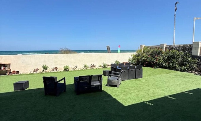 Mareny Barraquetes Appartement | Villa in first line of beach, Valencia.