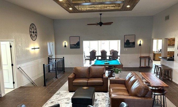 Sterling Maison | Enormous Home On Golf Course. Newly renovated - Sleeps 21!