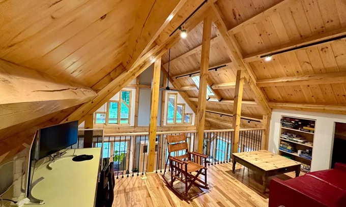 Cragsmoor Maison | Ensō House - Quiet Getaway with Hot Tub / Rec Room