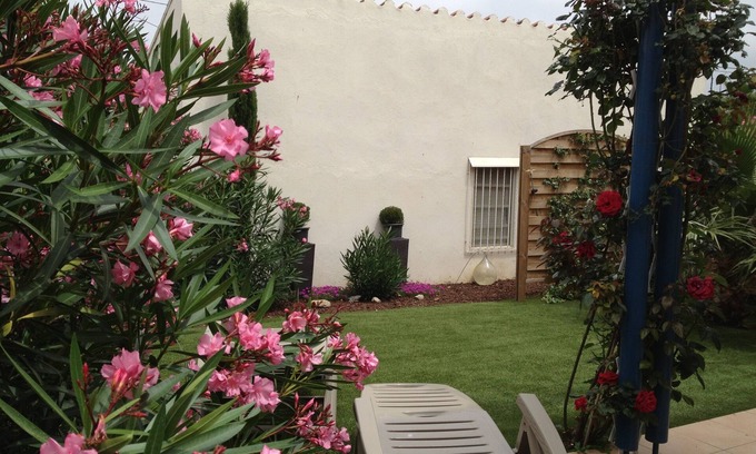 Moyen-Vernet Maison | Maison individuelle avec jardin. Nos amis les animaux sont les bienvenus.