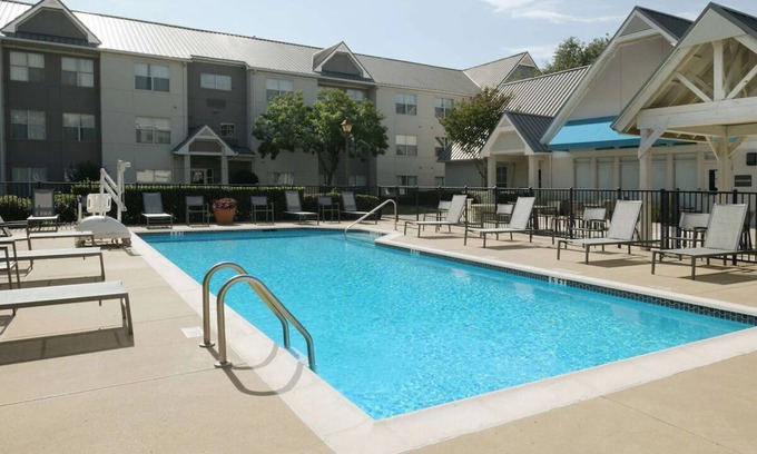 Oyster Point Hôtel | Ensuring a Very Comfortable & Memorable Stay! Free Breakfast, w/ Outdoor Pool