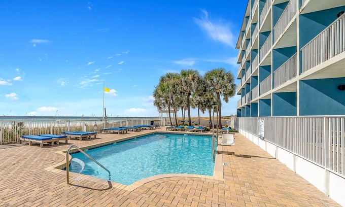 Fort Bay Maison | Ensuring a Very Comfortable & Memorable Stay! Free Parking, Outdoor Pool
