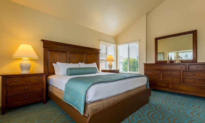 Oxnard Shores Hôtel | Ensuring a Very Comfortable & Memorable Stay! Kitchen, Parking Onsite!
