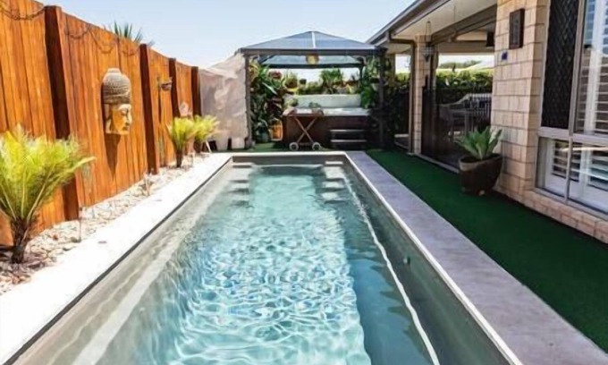 Beerwah Maison | Entertainer's Paradise - Pool Spa Movie Room - Child & Pet Friendly!