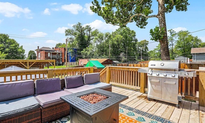 St. Louis Maison | Entertainment Oasis: Spa, Game Room & Playground