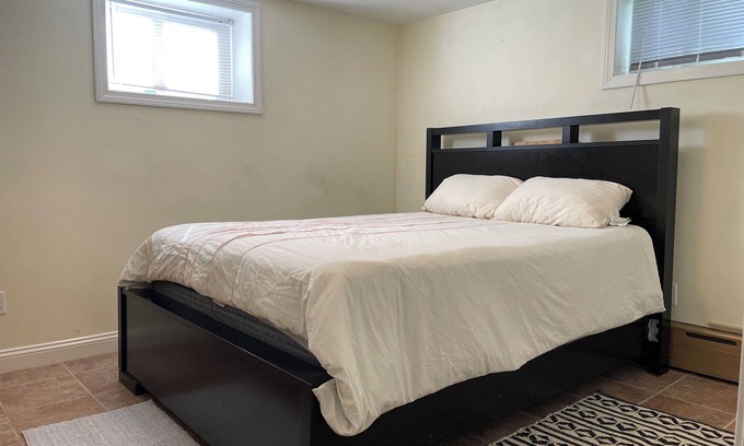 Nonantum Maison | Entire 1BR in Newton AC Parking Walk to Shops