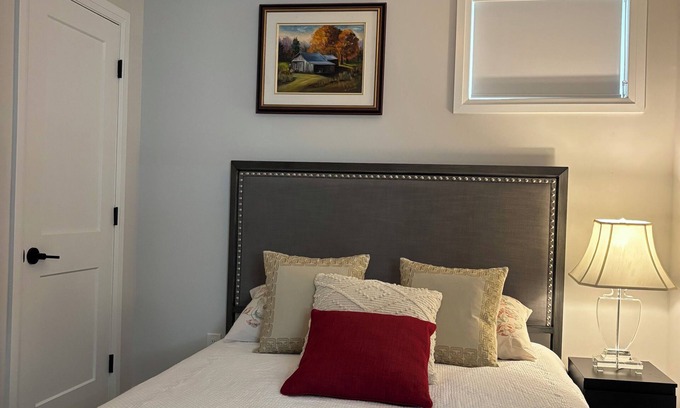 Grand River South Maison | Cozy 2-bedroom with WiFi, AC in charming Kitchener with free parking