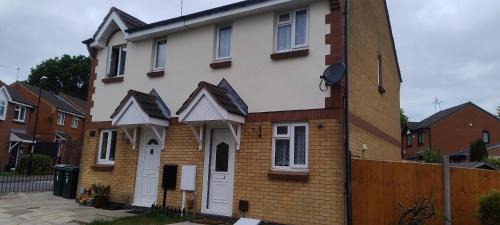 Holbrooks Maison | Entire 2 bedroom home with parking in Coventry, UK