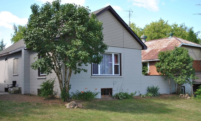 Arkona Maison | ENTIRE 2-BEDROOM TOWNHOUSE ON A RUSTIC FARM