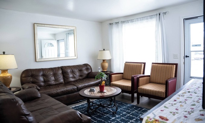 Romulus Maison | Entire 3 Bedroom Home. Newly renovated & Furnished