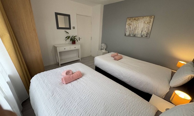 The Westside Maison | 4 Beds House Birmingham City Center, 5 Mins to ICC