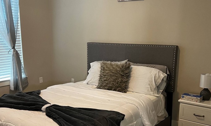 Ladson Appartement | entire apartment centrally located 2bed 2 bath