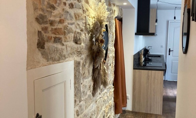 Saint-Amour Appartement | Entire apartment non-smoking. Pets allowed.