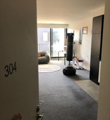 Maribyrnong Appartement | Entire apartment with washer-dryer machine near Footscray