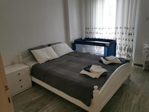 Paralia Dionysiou Appartement | Entire Bedroom Apartment with big Balcony Perfect for Families Mishev
