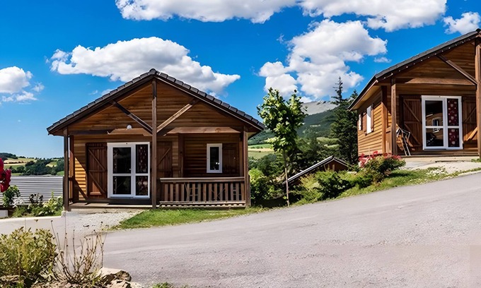 Seyne Maison | Entire Chalet Near Ski and Lake
