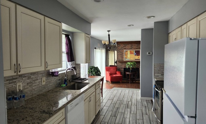 Clinton Maison | Entire Cozy House close to MGM, DC, Virginia