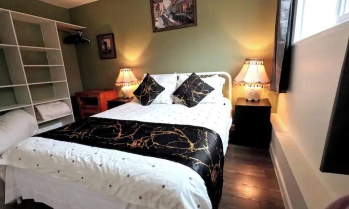 Ladner Appartement | Entire guest suite w/kitchen 2 Bedrooms 3 Beds