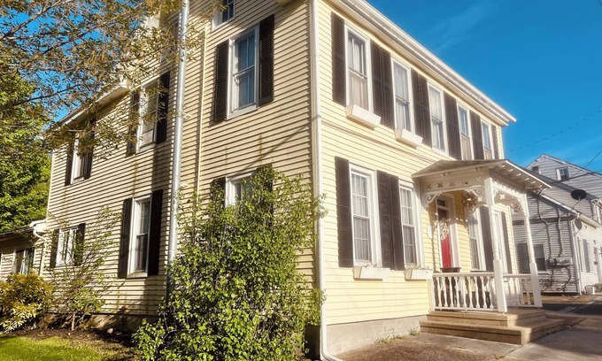 Ono Maison | Large Historic Home in a Small Town - very spacious and perfect for families!