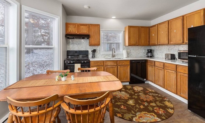 Hobart Maison | Entire Hobart Home Corporate Stay Internal name: 5510 Maple St