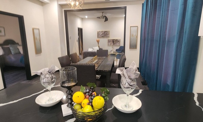 Auburn Gresham Maison | Entire Home in Chicago (Pet-Friendly)