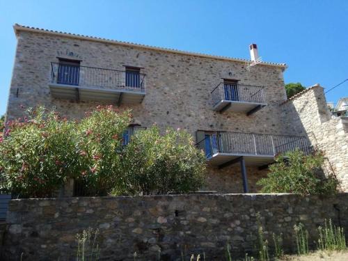Tripi Maison | Entire Home in Laconia