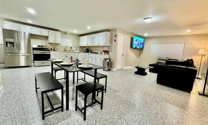 Paradise Maison | Entire home in Las Vegas 10 min to Fremont 15 Strip