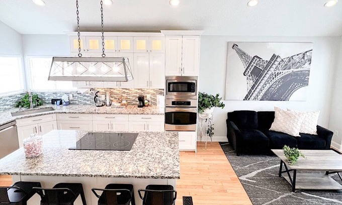 West Valley City Maison | ENTIRE HOME IN THE CENTER OF WEST VALLEY, CLOSE TO RESTAURANTS, SHOPPING STORES!