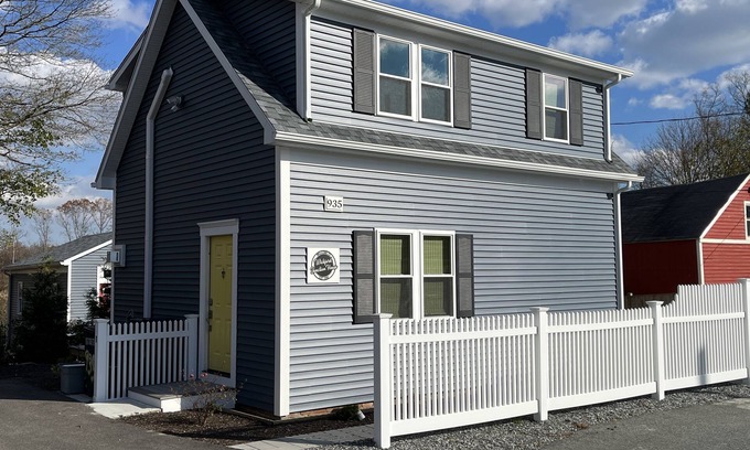 North Kingstown Maison | Entire home on Wickfiord Junction