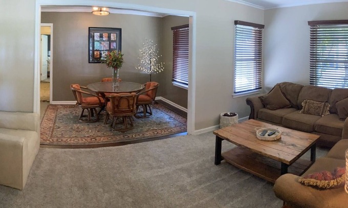 Tulsa Maison | Entire Home - Riverside/Brookside Comfortable