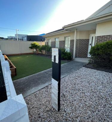 Yarraville Maison | Entire Home with Yard, Perfect for Pets & You!