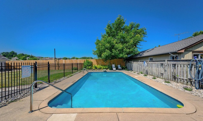 St. Davids Maison | Entire House with pool in Niagara-on-the-lake close to Niagara Falls