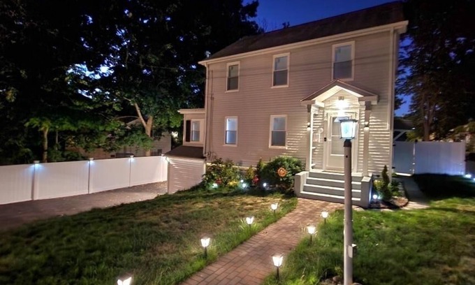 South Weymouth Maison | Entire House 2 Minutes to South Shore Hospital
