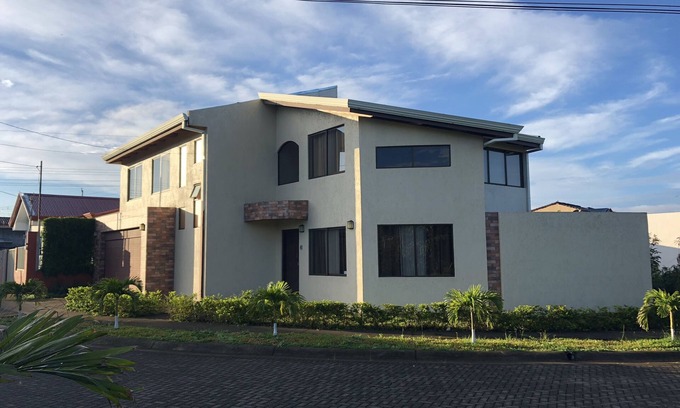 San Joaquin de Flores Maison | Maison entière 4BD Nice View 5miles from Airport