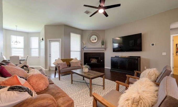 Edmond Maison | Entire House in Edmond