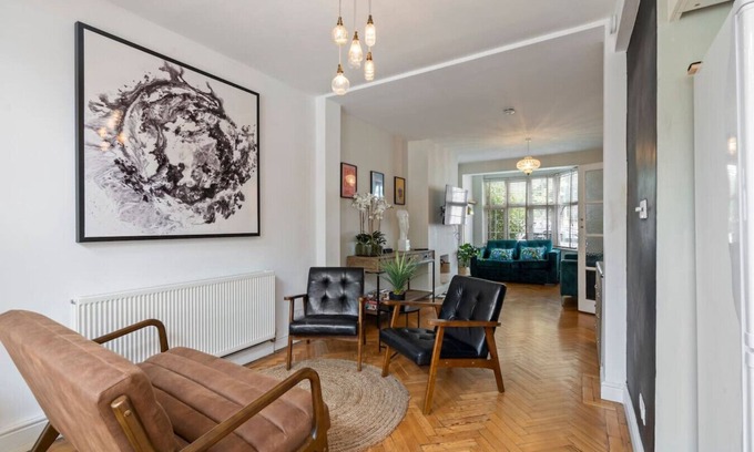 Wimbledon Park Maison | Entire House sleeps 8 with free parking