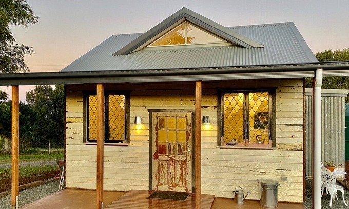 Ewingsdale Cottage | Entire House The Sunset Cottage - Tooraloo Farm Stay