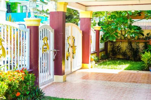 Bacoor City Maison | Entire House with 4 rooms near SM Molino and Vermosa Ayala