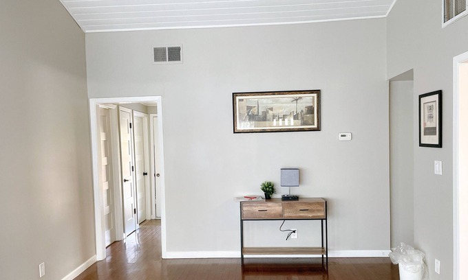 Rex Manor Maison | Entire house with sunroom back yard and front yard