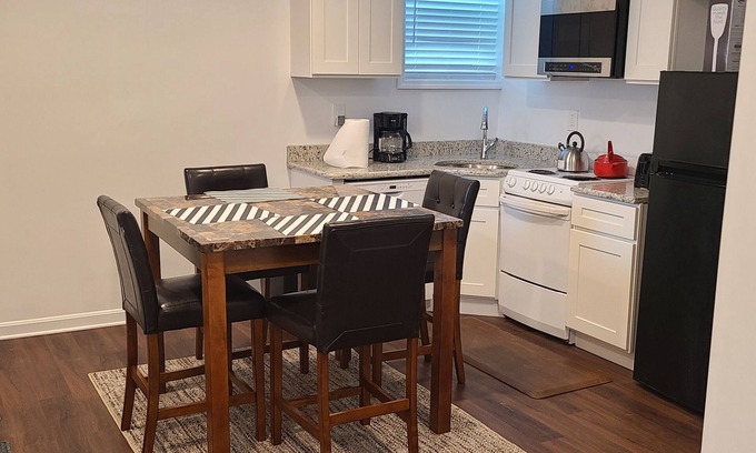 Linden Appartement | Entire Lovely Apt* 5 Miles to EWR* Free Parking