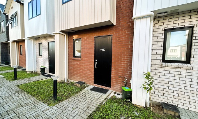 Auckland Maison | Entire Luxury Cosy Townhouse with Master Bedrooms,10 min to Airport/Sylvia Park