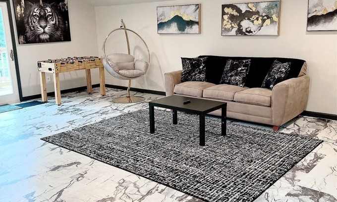 Conyers Maison | ENTIRE Modern 21st Century GUESTHOUSE TO YOURSELF