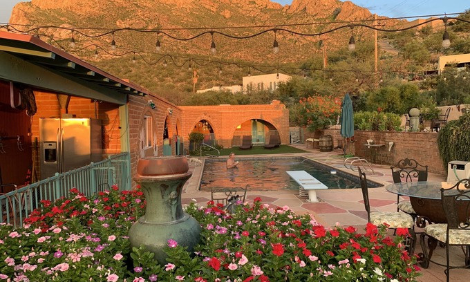 Oro Valley Maison | Entire guesthouse hosted by Karen