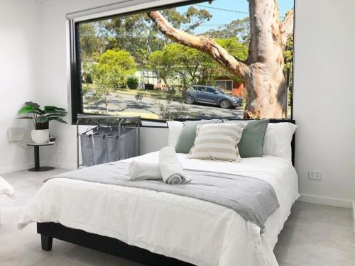 Peakhurst Maison | Entire Place 2 Bedroom Ground House Free Parking