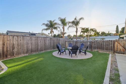 La Presa Maison | Entire Private 4-Bedroom Home w Gated Yard, Parking, King Bed, Available Now