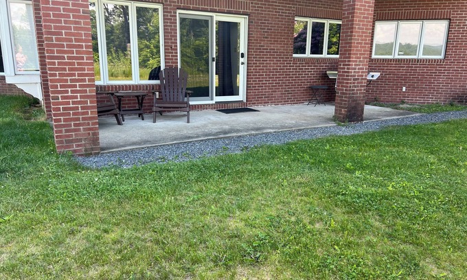 Keene Appartement | Entire private apartment suite in home with own entrance, views and private gym.