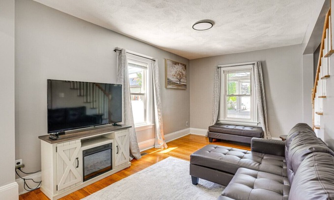 Lynn Maison | Entire Private home 3BDS 1 and half BTHS